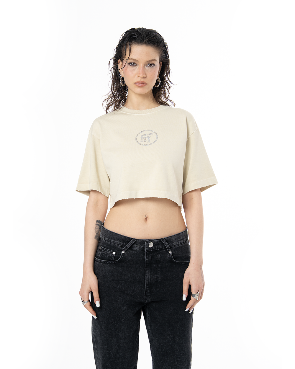 KADIN OVERSIZE FM ICON YIPRATMALI CROP TİŞÖRT - KREM