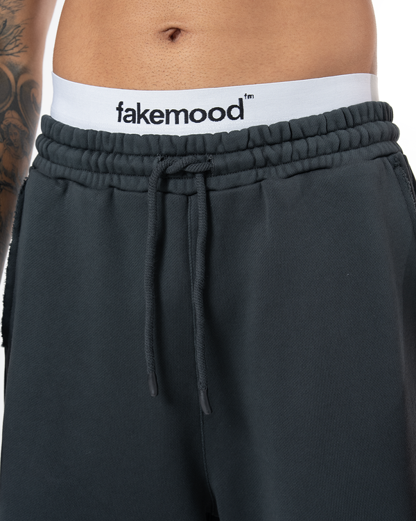UNISEX GARMENT DYE SIGNATURE SHORT - BLACK