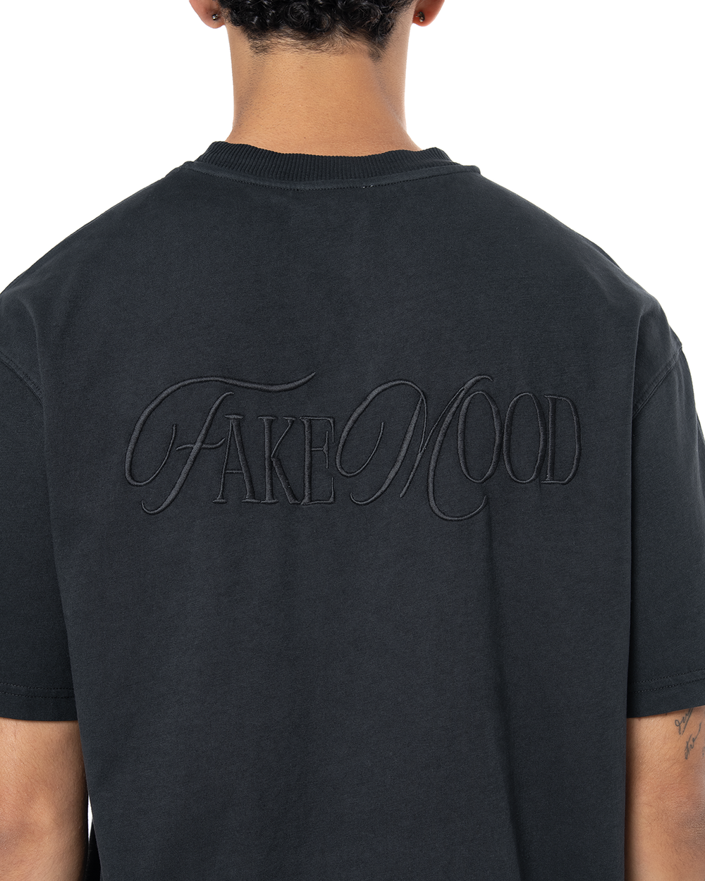 UNISEX GARMENT DYE SIGNATURE TEE - BLACK