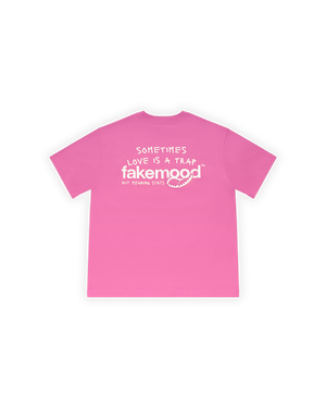 UNISEX OVERSIZE LOVE IS A TRAP BASKILI TİŞÖRT - PEMBE
